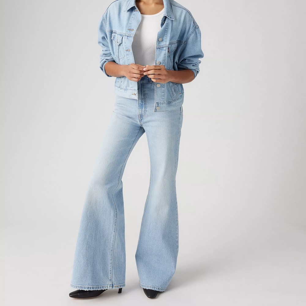 Light Wash Ribcage Bell Levi’s Flared Jeans